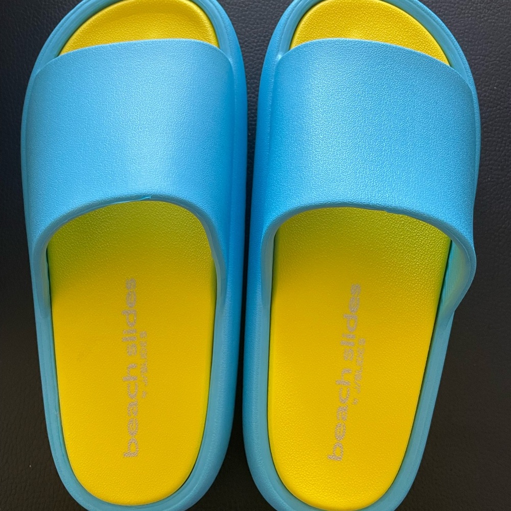 JSlides Blue and Yellow Beach slides